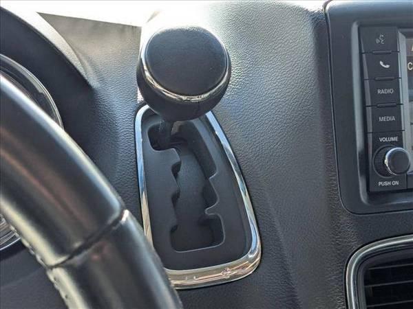 2016 Chrysler Town & Country Touring Minivan, Passenger