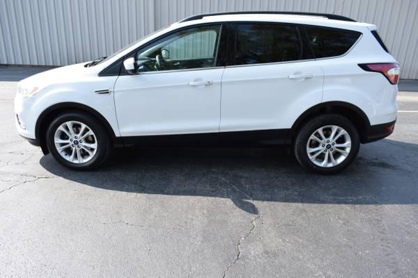 2017 Ford Escape SE, SUV, AWD, Auto Trans, 4DR, ONLY 32K miles!!