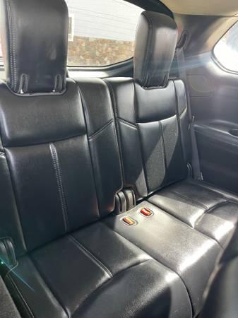 2020 Nissan Pathfinder SL suv Magnetic Black Pearl