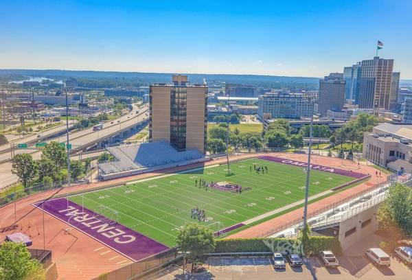 Extra storage available, Window blinds provided