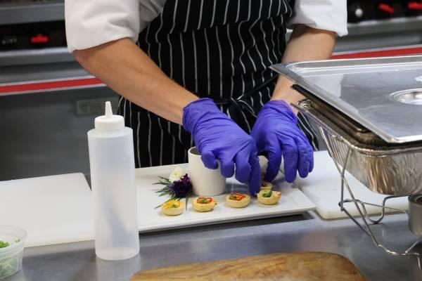 Food and Beverage Workers Needed!