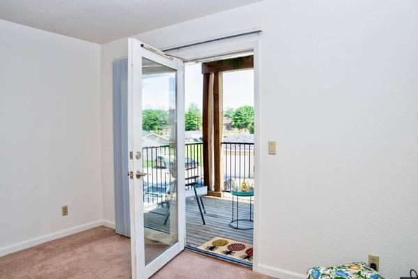 Convenient location in East Moline - Come see our 2 Bed / 2 bath!