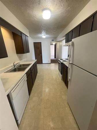 In Omaha, 2/BD 1/BA, Off Street Parking