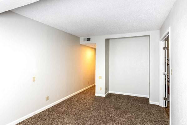 Just right for you! Studio. Amazing location in Kansas City
