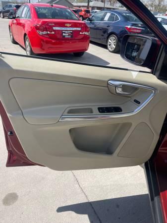 2013 Volvo XC60 T6 suv RED