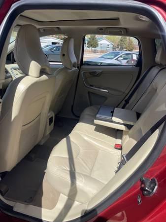 2013 Volvo XC60 T6 suv RED