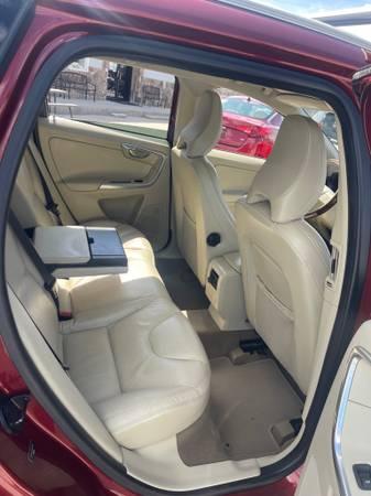 2013 Volvo XC60 T6 suv RED