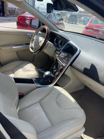 2013 Volvo XC60 T6 suv RED